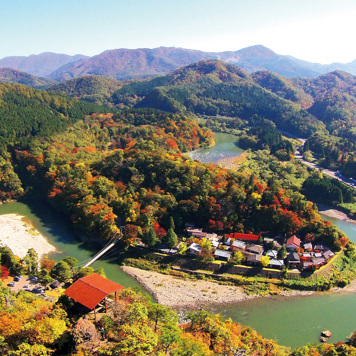 吊橋と離れの宿　鷹の巣館