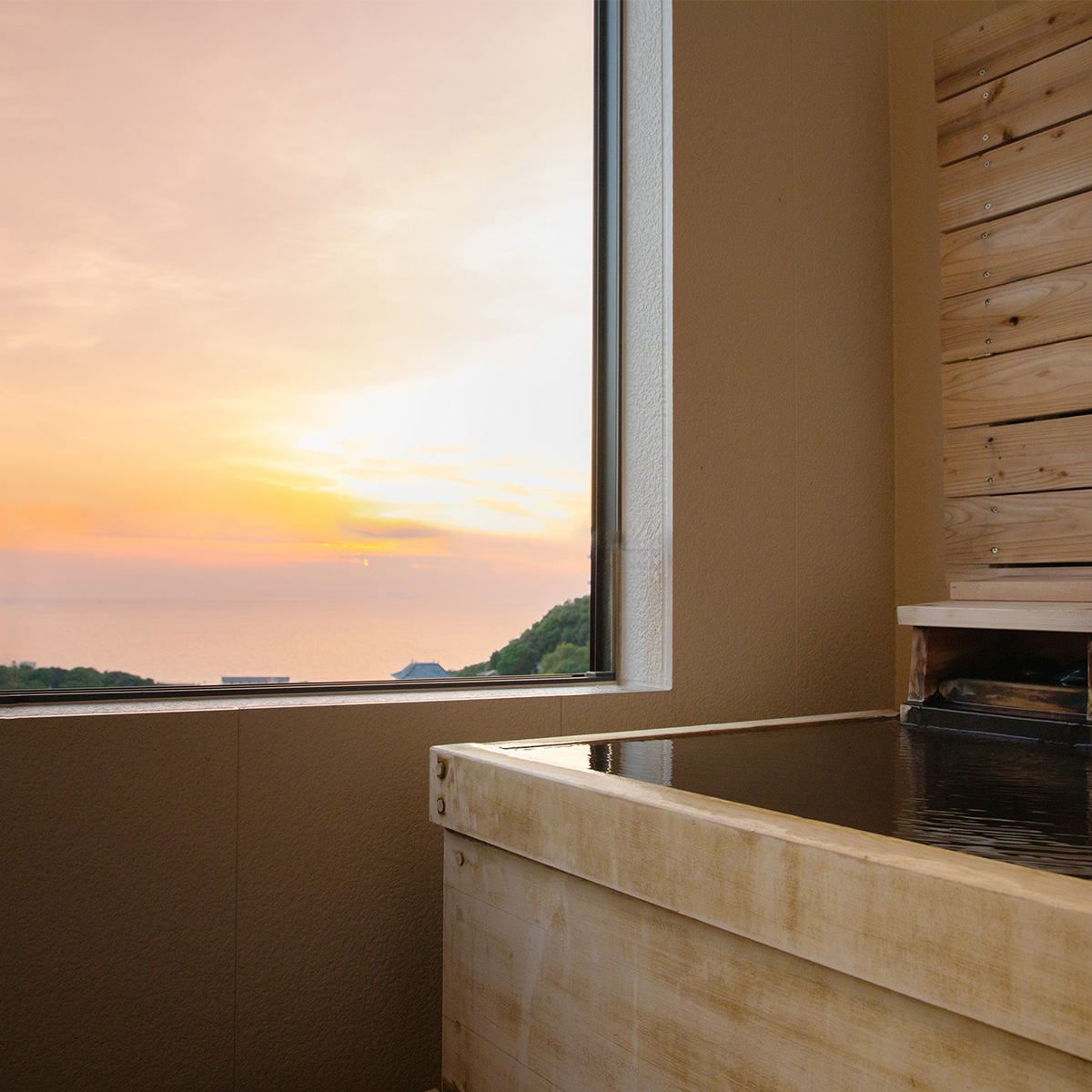 9,000円クーポン券（ホテル天山閣海ゆぅ庭）